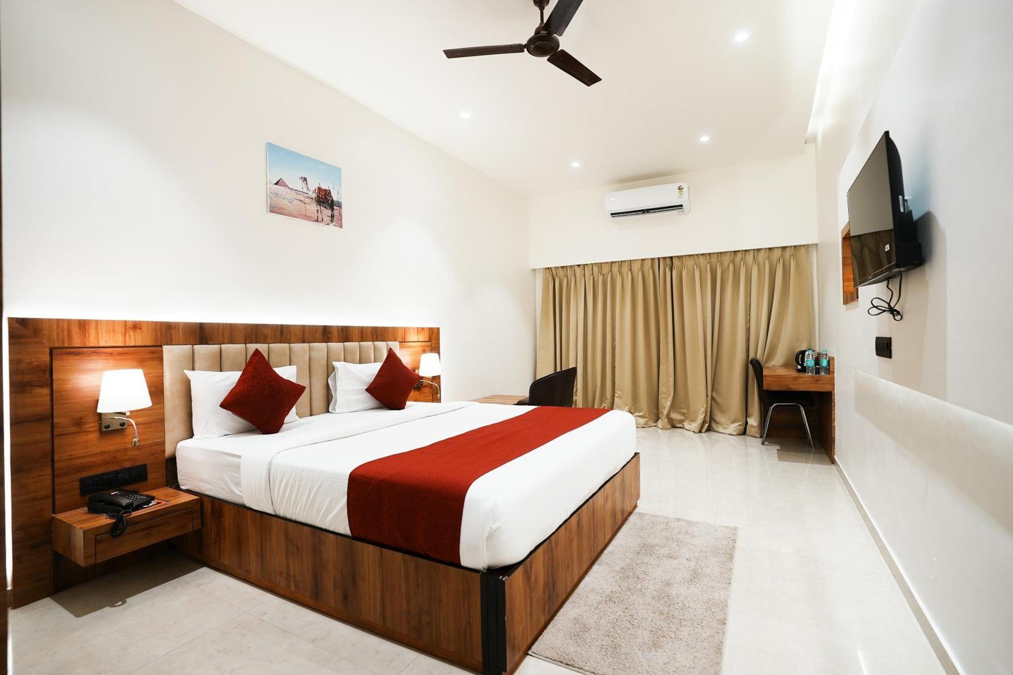 Madhav Residency Hotel & Banquet, Kalyan, Mumbai Bagian luar foto