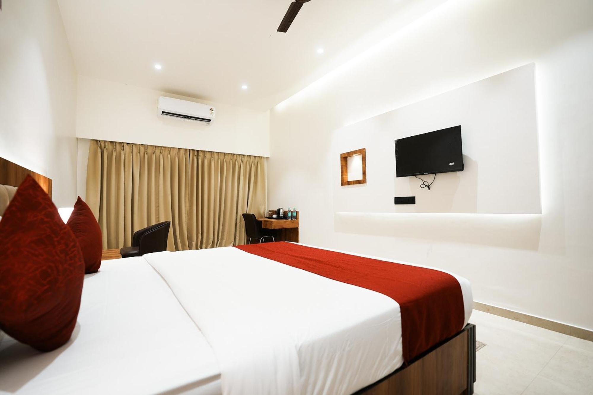 Madhav Residency Hotel & Banquet, Kalyan, Mumbai Bagian luar foto