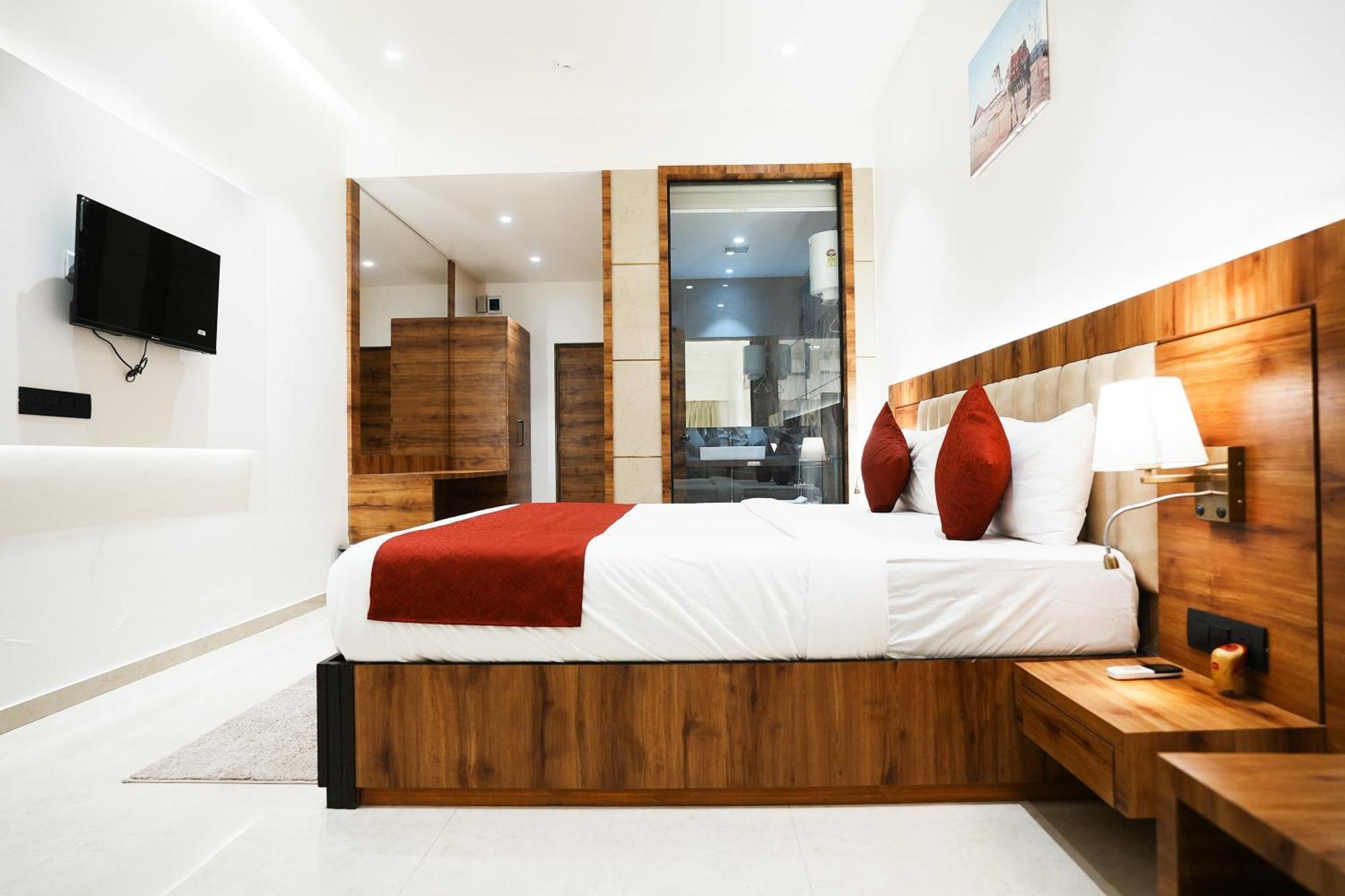 Madhav Residency Hotel & Banquet, Kalyan, Mumbai Bagian luar foto