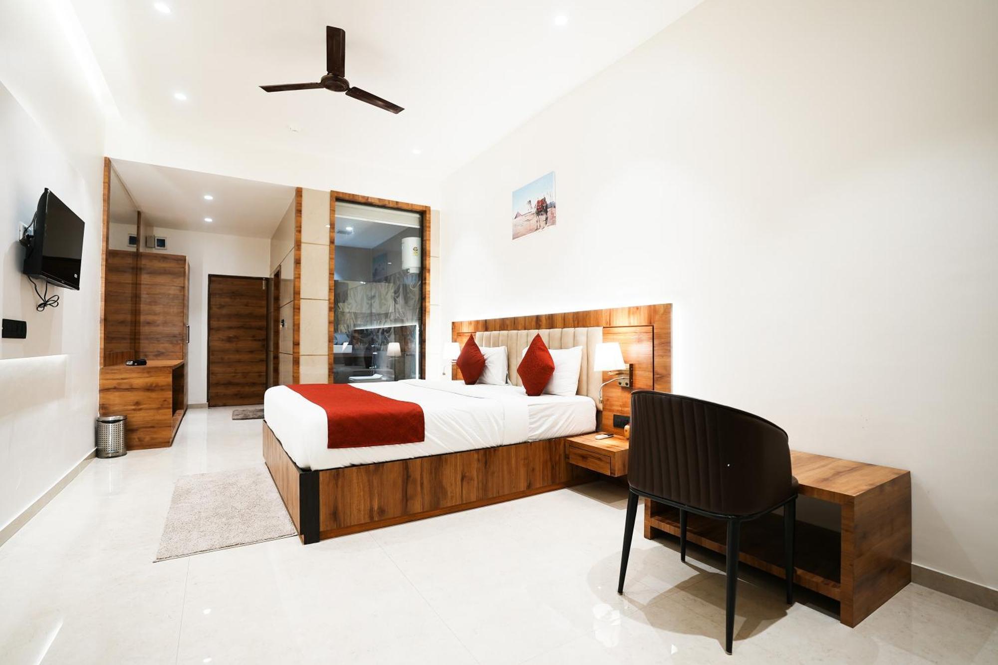 Madhav Residency Hotel & Banquet, Kalyan, Mumbai Bagian luar foto
