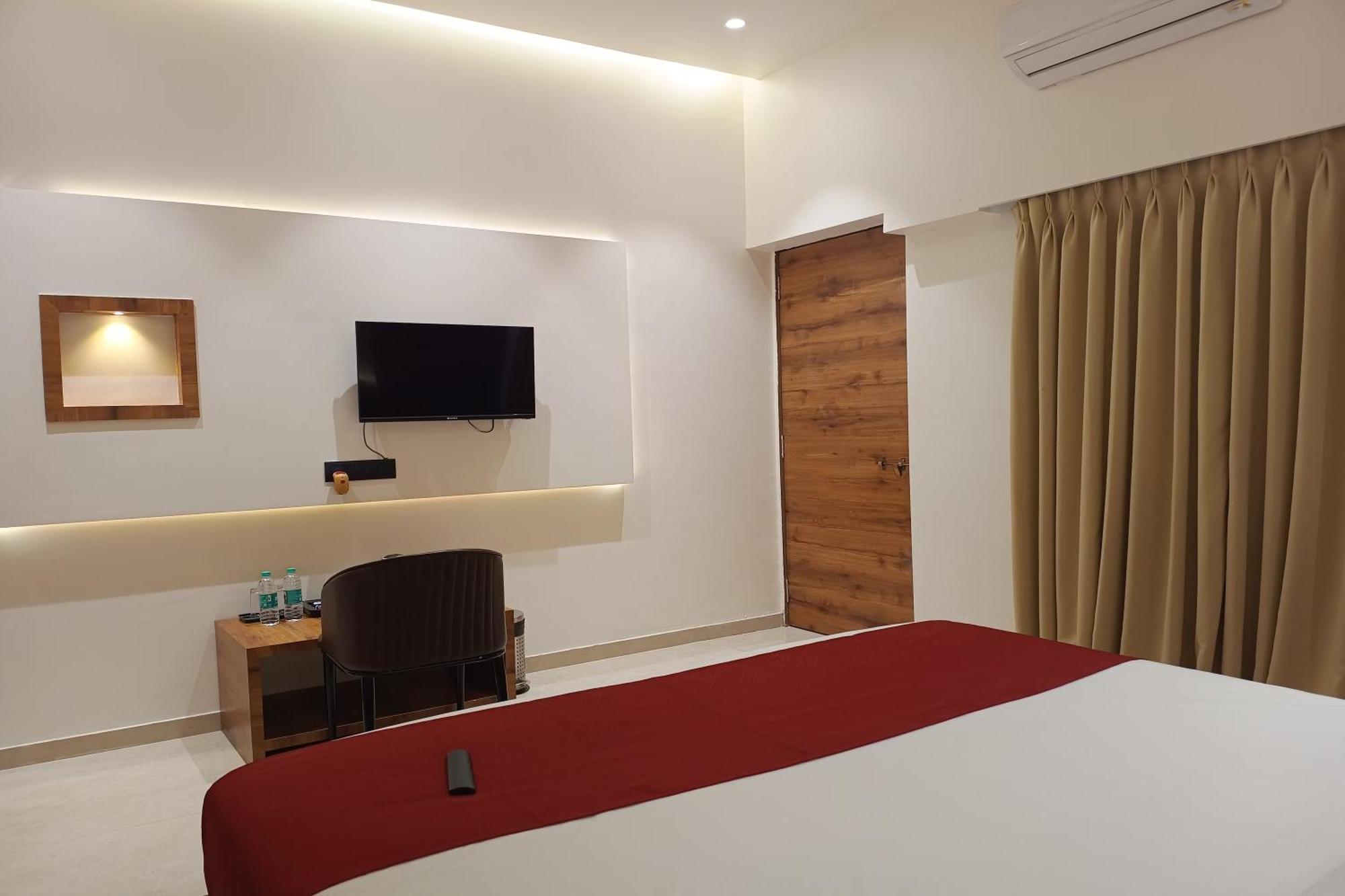Madhav Residency Hotel & Banquet, Kalyan, Mumbai Bagian luar foto