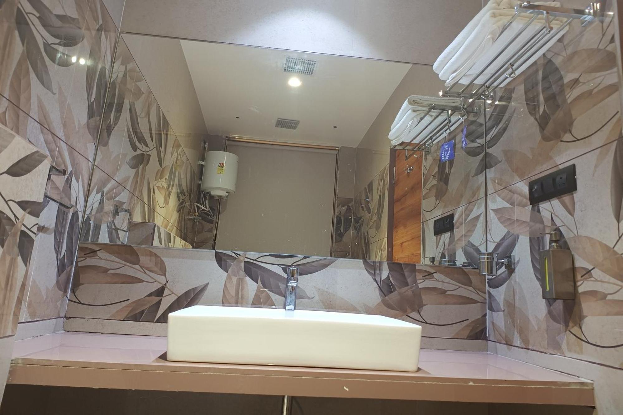 Madhav Residency Hotel & Banquet, Kalyan, Mumbai Bagian luar foto